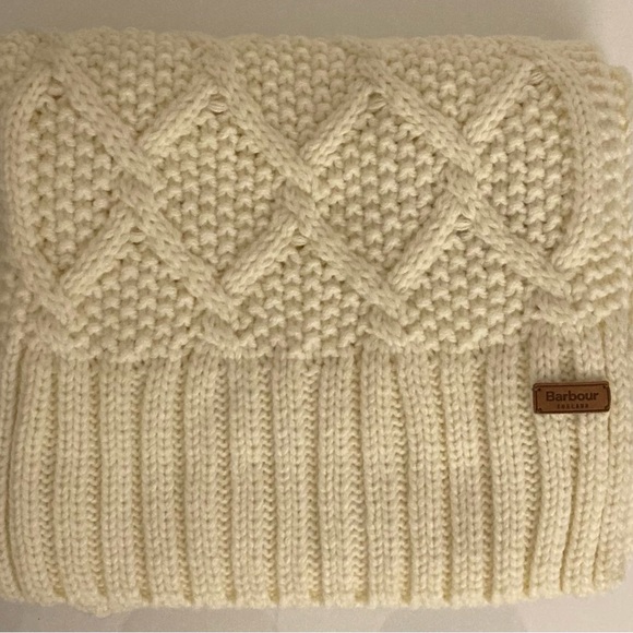 Barbour Women’s Cream Hat and Scarf Set NWT main image 6